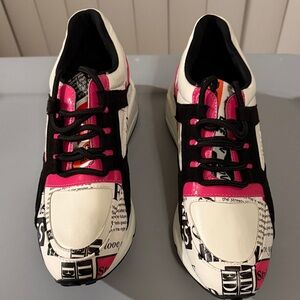 Steve Madden Black and Pink Graphic Sneakers